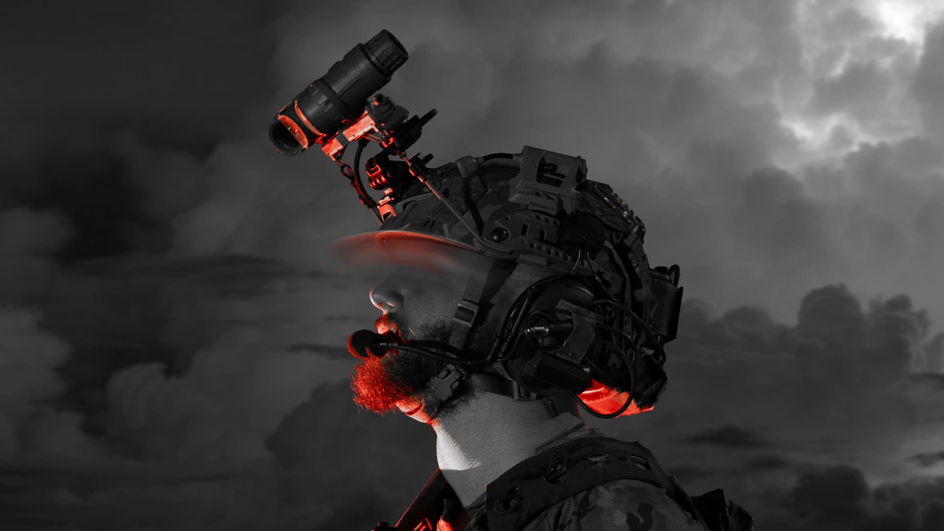 Profil d'opérateur tactique équipé de vision nocturne